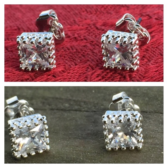 🔥🔥SALE Princess Cut CZ Stud Earrings - Picture 2 of 2